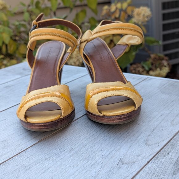 French Connection Women’s Peep Toe Yellow Leather Wood Heels Size 41 EUC Retro - Picture 9 of 14